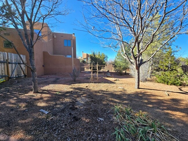 Building Photo - 2835 Don Quixote