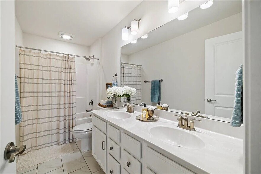 Building Photo - 840 Jefferson Cir