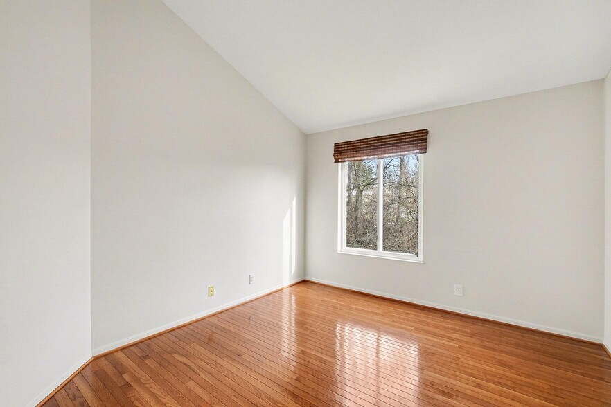 Building Photo - 2495 Fountain Pl