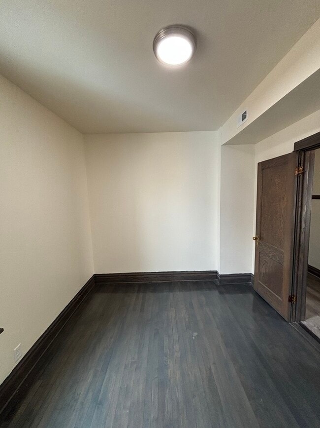 Building Photo - 1538 N Avers Ave