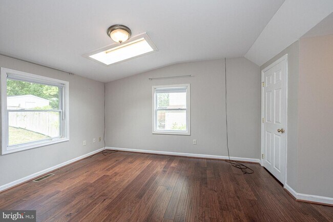 Building Photo - 2416 Fort Dr