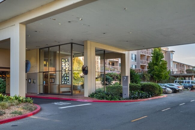 Building Photo - Just landing in the East Bay? Fully Furnished Resort 1 Bdrm. condo available on a short or long t...