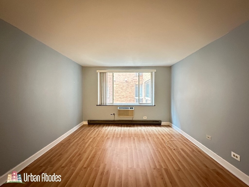 Building Photo - 672 W Sheridan Rd