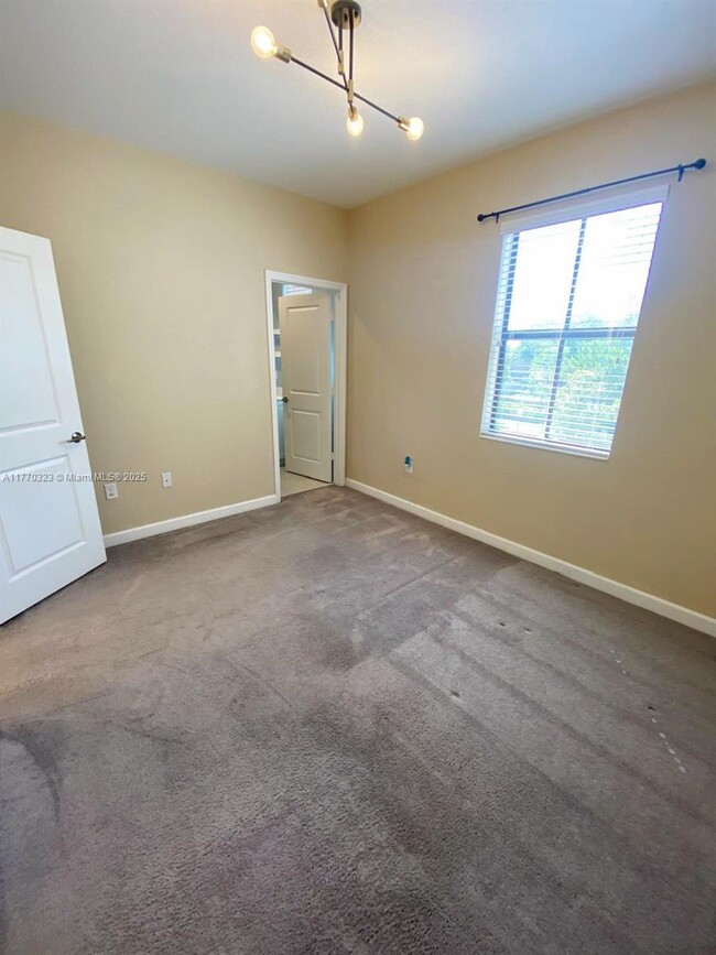 Building Photo - 18220 SW 148th Rd