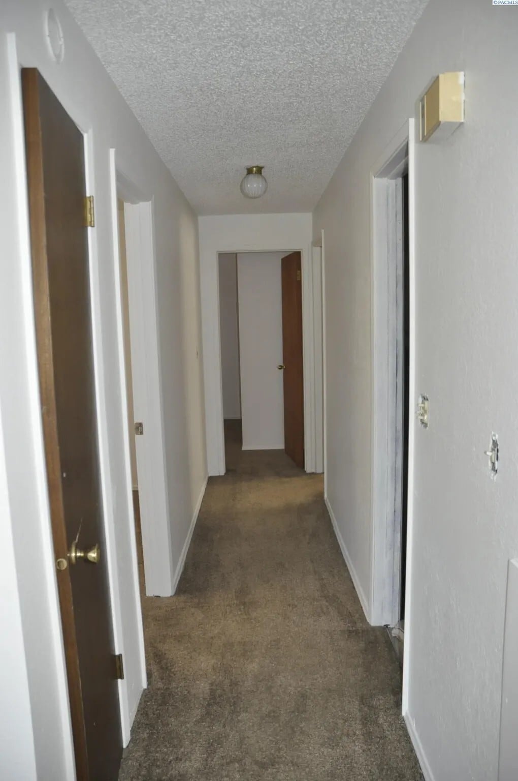 hall - 530 SW Summer St