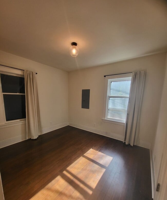 Building Photo - Khara, J - 1208 #B