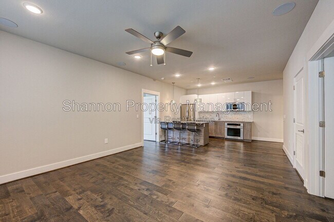 Building Photo - 4819 Caroline St