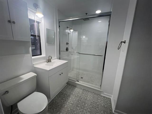 Building Photo - 2331 Live Oak Cir