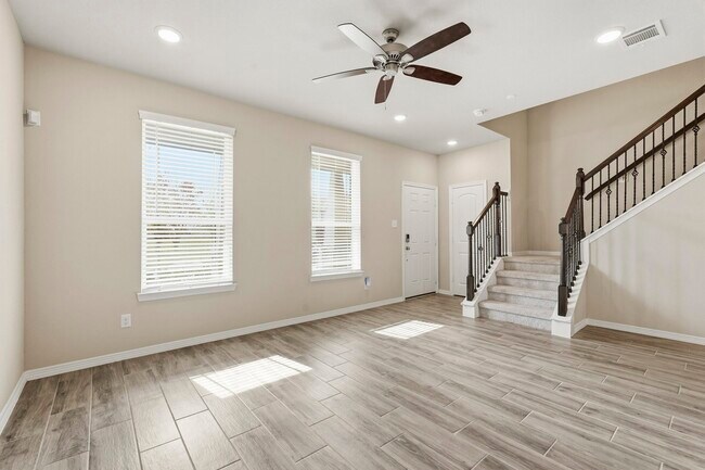 Building Photo - 8038 Scanlan Trce