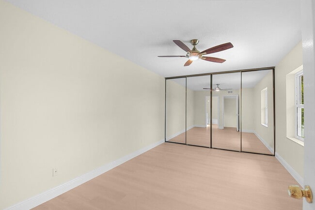 Building Photo - 2442 SW Danbury Ln