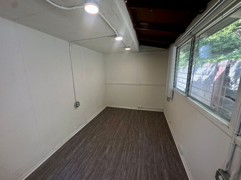 Building Photo - 7100 Ramsgate Ave