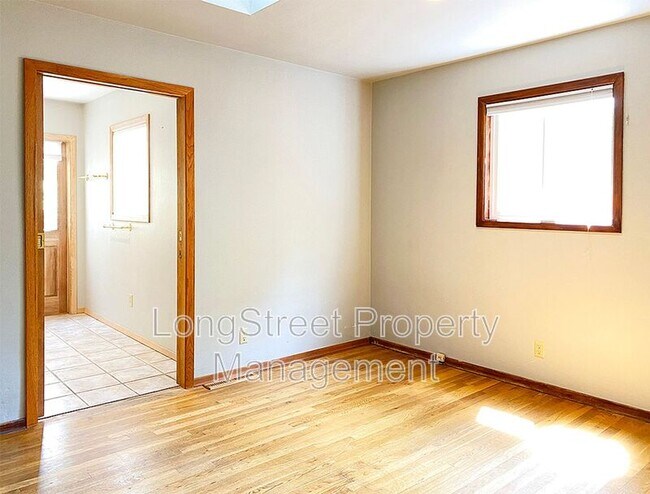 Building Photo - 3558 NW Fillmore Ave