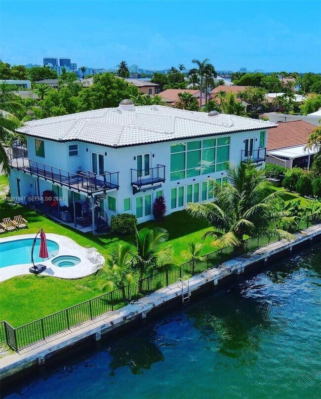 Building Photo - 13300 Biscayne Bay Terrace