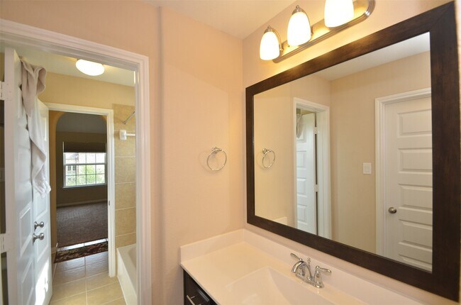 Building Photo - 27403 Canyon Reach Dr