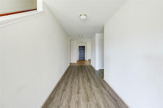 Building Photo - 16003 Peach Bluff Ln