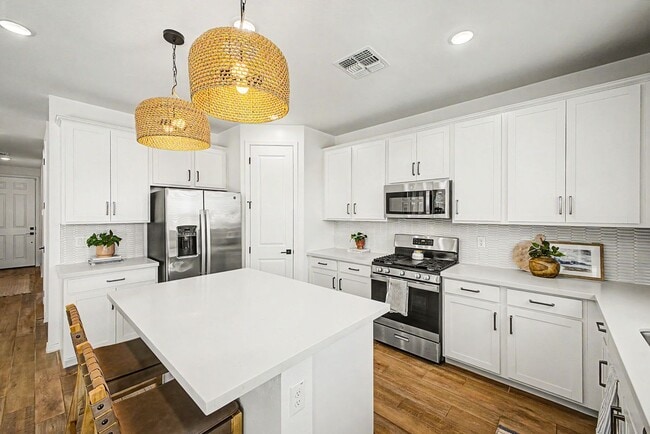 Building Photo - 7598 W Smoketree Dr