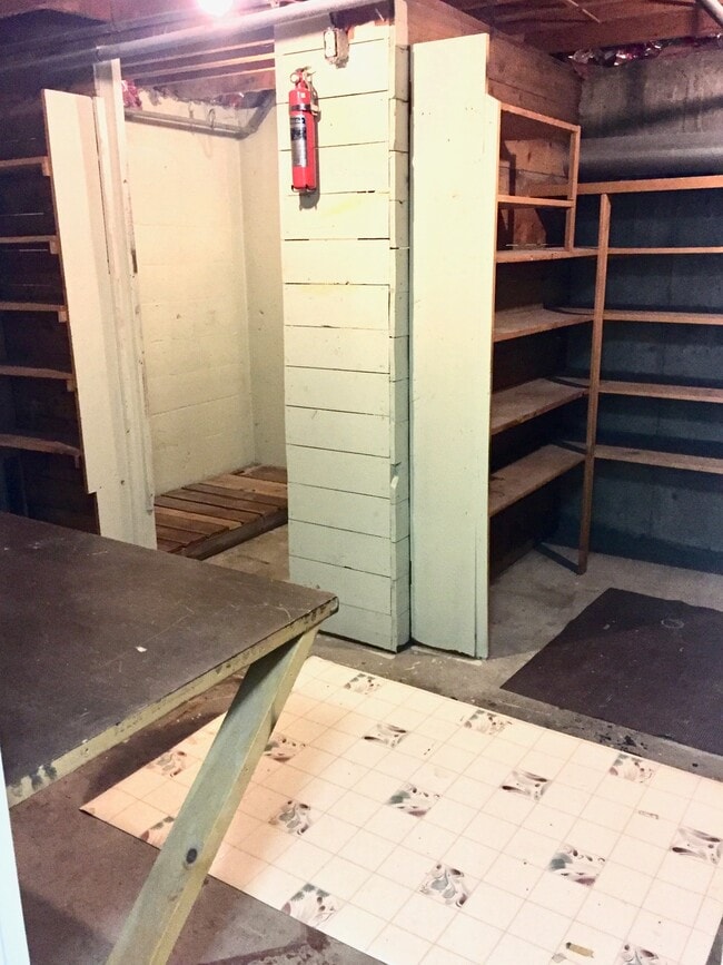 Building Photo - 343 W Sussex Ave