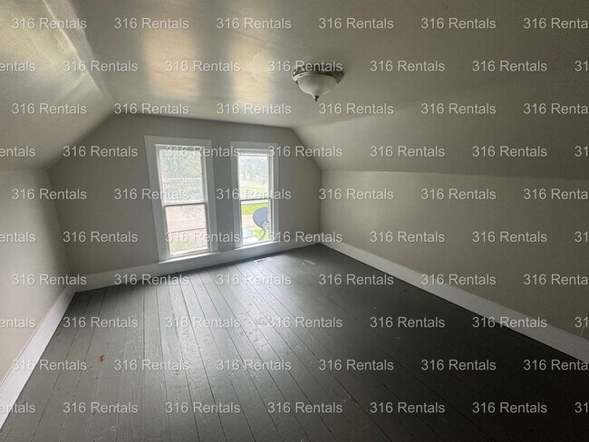 Building Photo - $895 - 3 bed 1 bath - Single Family Home