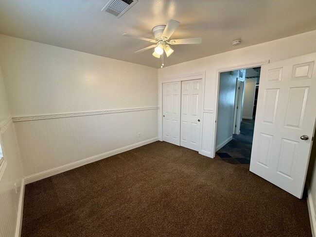 Building Photo - Beautiful 3 Bed / 2 Bath Home with Spacious Layout & Great Natural Light