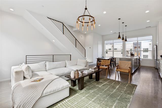 Building Photo - 2319 Kirby St