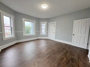 Building Photo - 281 Blackstone St