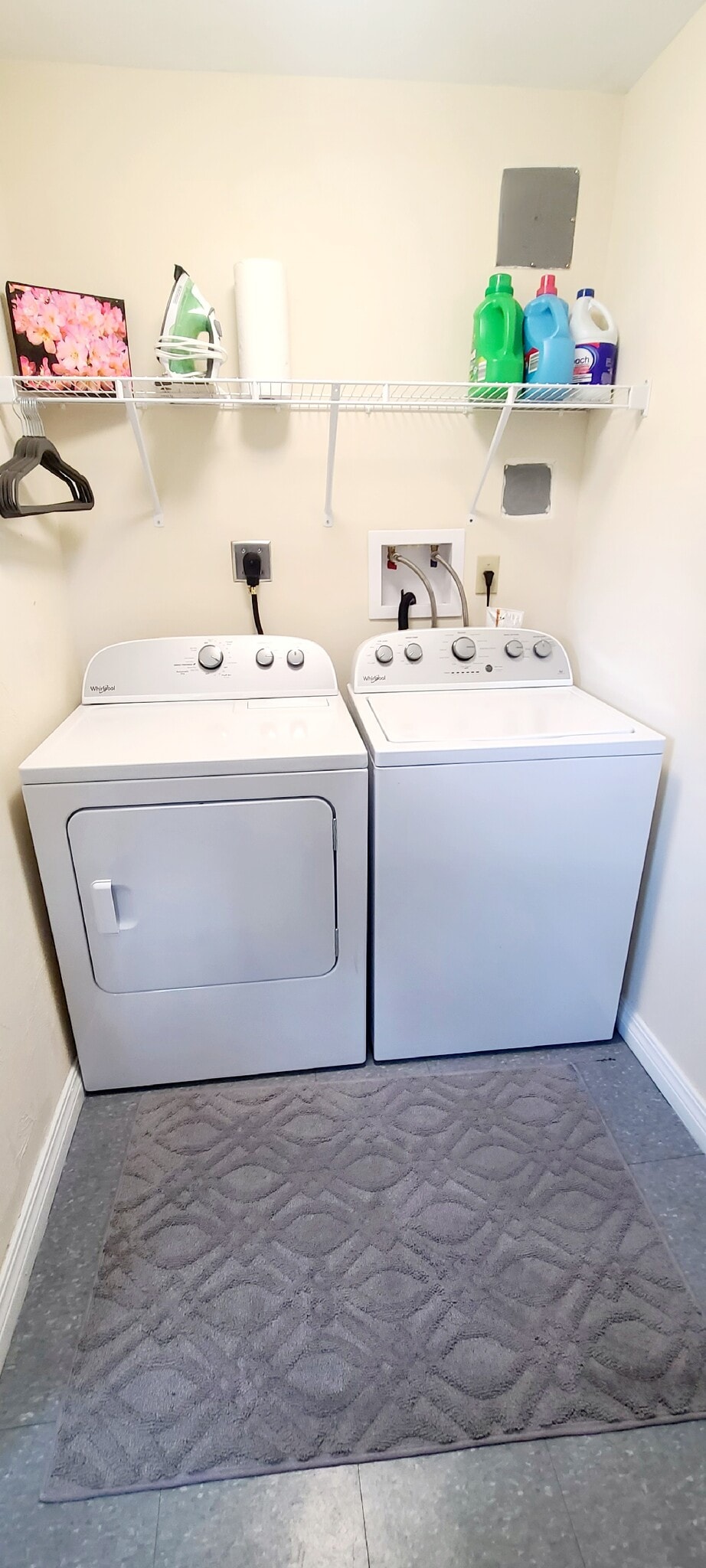 Building Photo - 496 Lawnview Dr