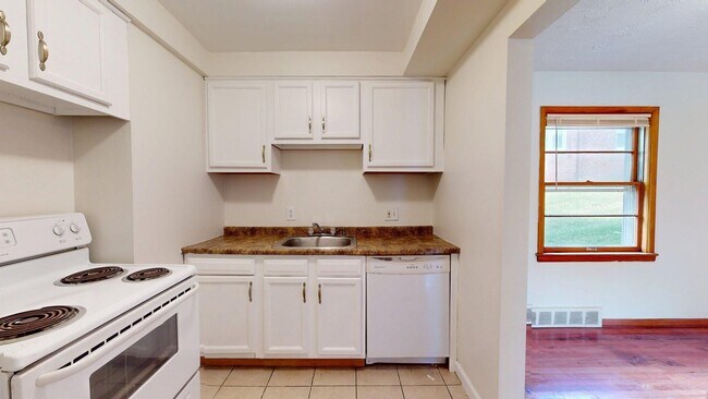 Building Photo - 3239 Silsby Rd