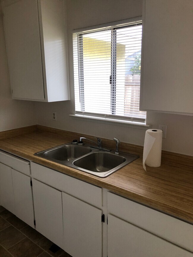 Building Photo - 25 W Swallow St