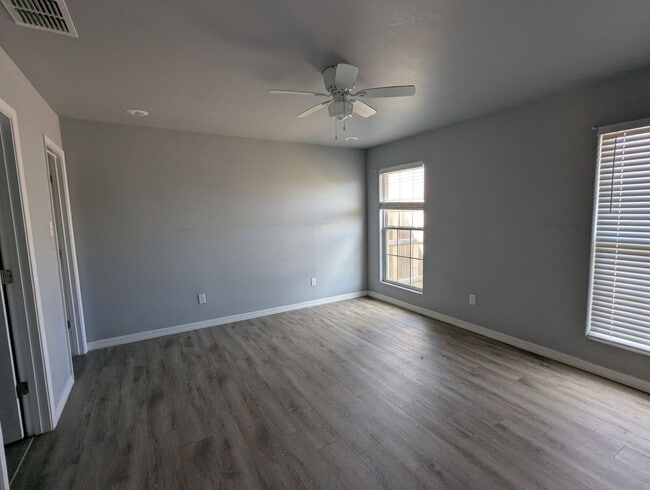 Building Photo - 1302 N Clinton Ave