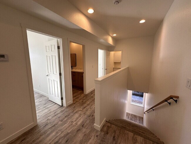 Building Photo - 20611 Independence Way