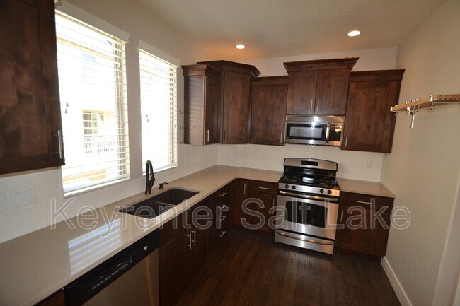 Building Photo - 11373 S Oakmond Rd