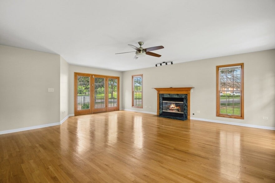 living room view 1 - 313 West St