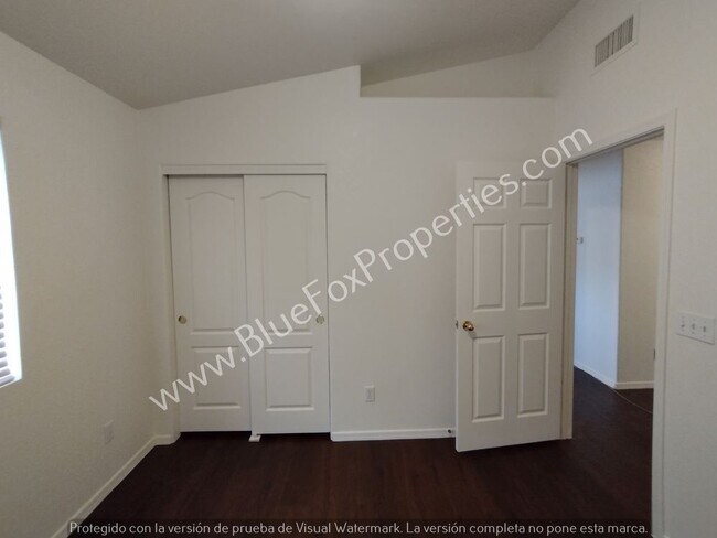 Building Photo - 915 N Silverleaf Oak Pl