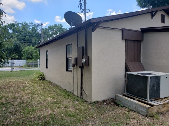 Building Photo - 1307 Josephine St