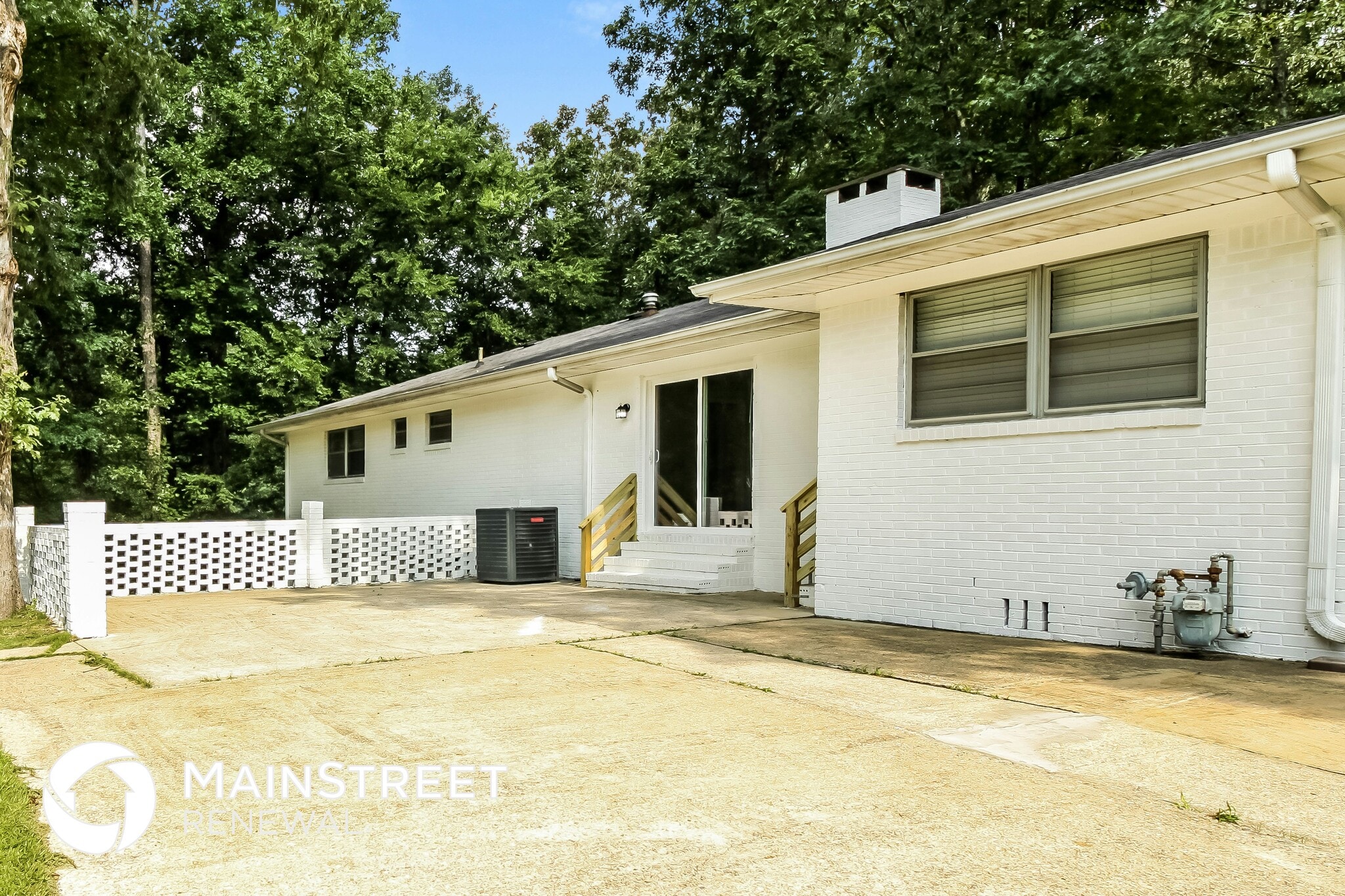 Building Photo - 2025 Rockwood Ln