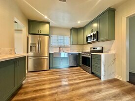 Building Photo - 211 Corona Ave