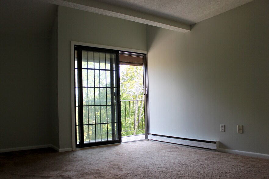 Bedroom - 42 N Main St