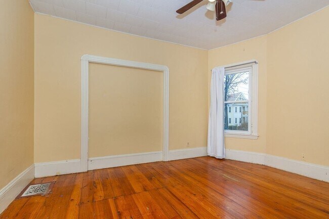 Building Photo - 49 Porter St