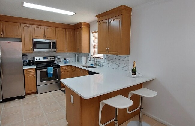 Building Photo - 1401 W 9th St