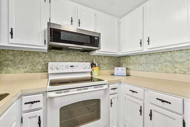 Building Photo - 880-A1A A1A Beach Blvd