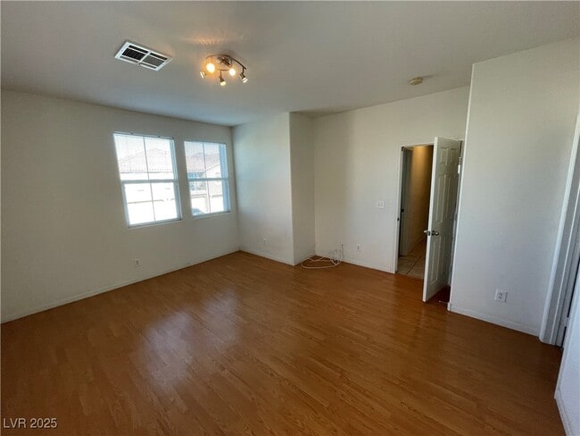Building Photo - 31 Hudson Canyon St
