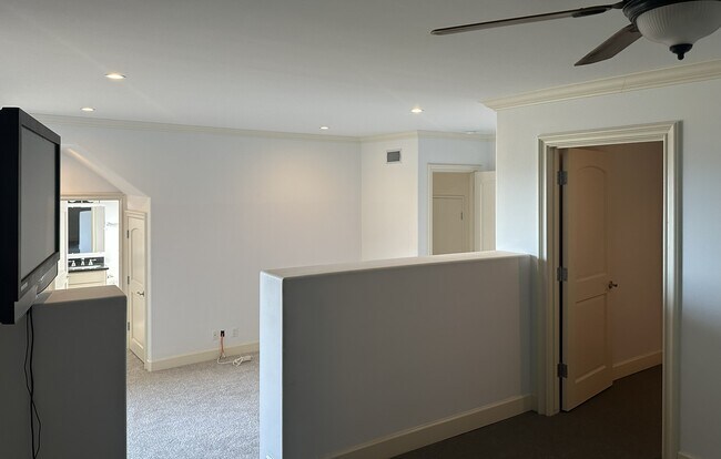 Building Photo - 8120 Billowvista Dr