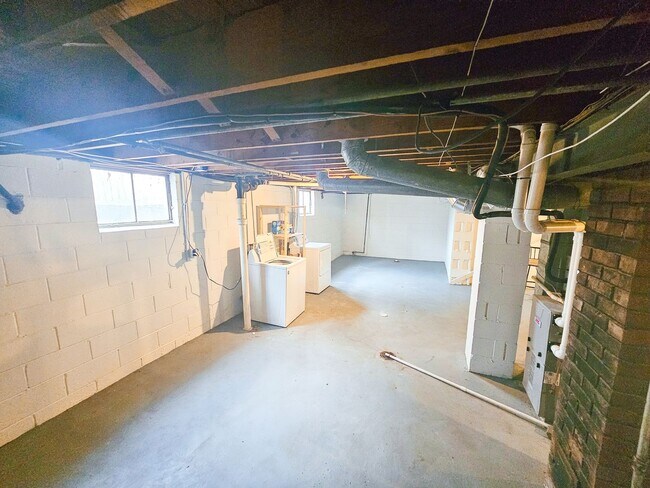 Building Photo - 5352 Crittenden Ave
