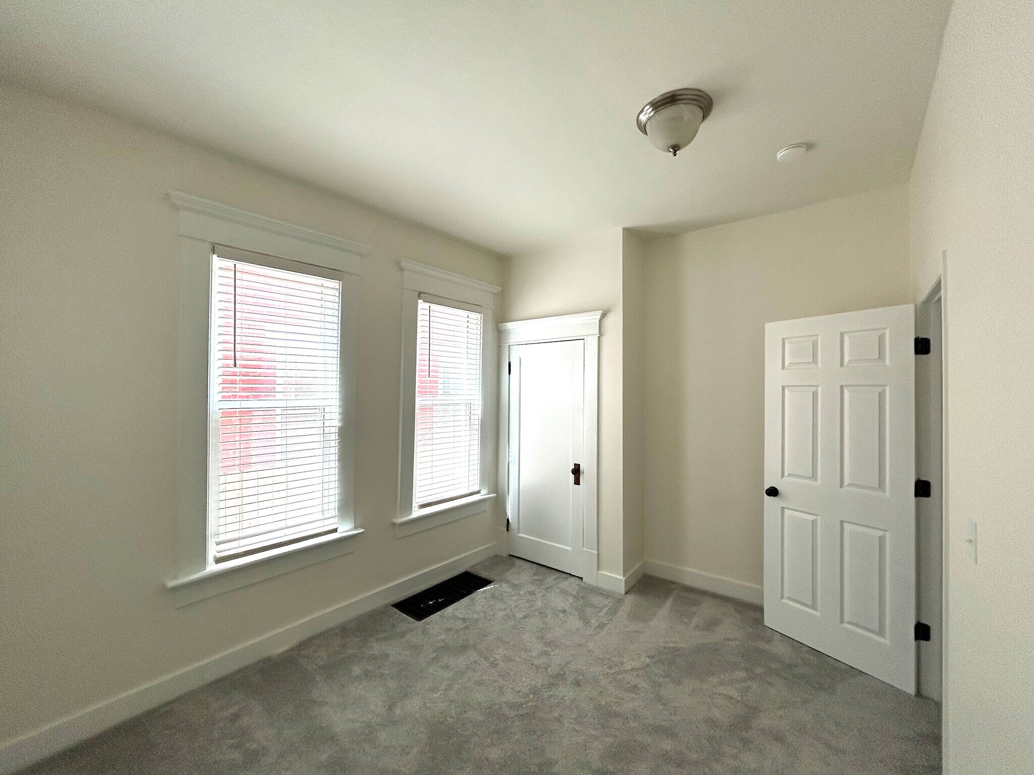 Building Photo - 437 Stoddart Ave