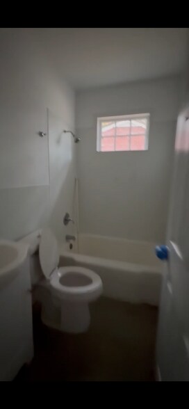 Building Photo - 407 N Parker St