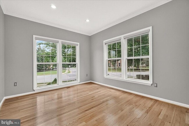 Building Photo - 6455 Saddlebrook Ln