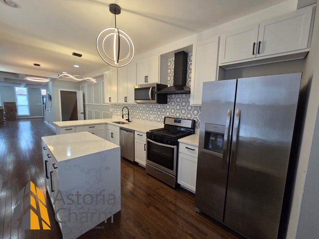 Building Photo - 4 Bedroom Rowhome with Loft Style Primary Suite and Finished Basement