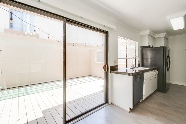 Building Photo - 3268 Via Marin