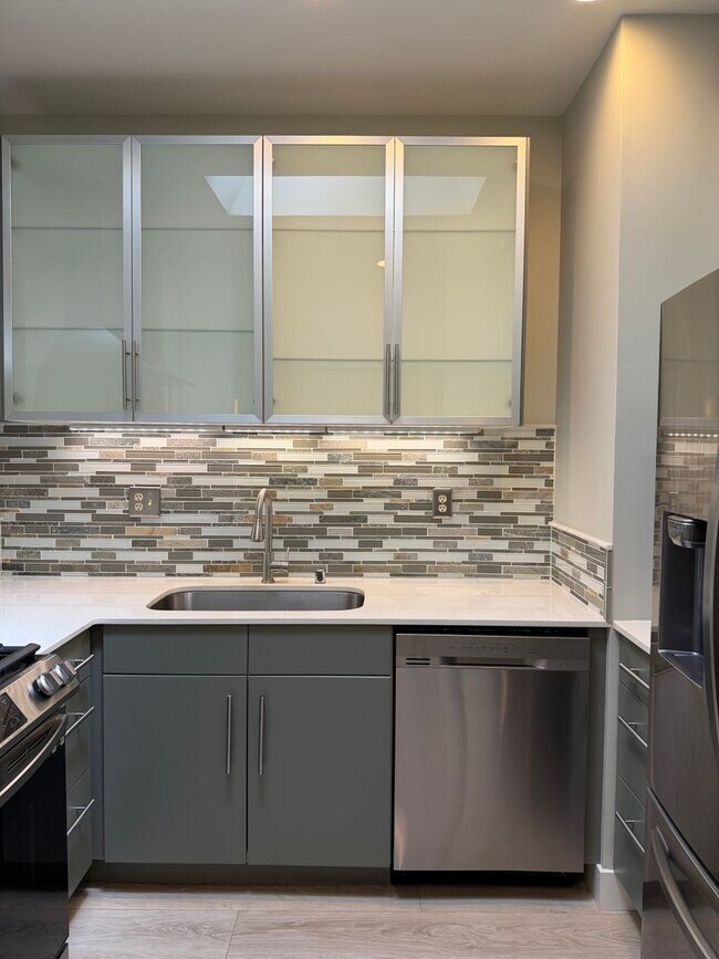 Building Photo - Rare Live/Work or Residential Opportunity in the Heart of North Oak Park!