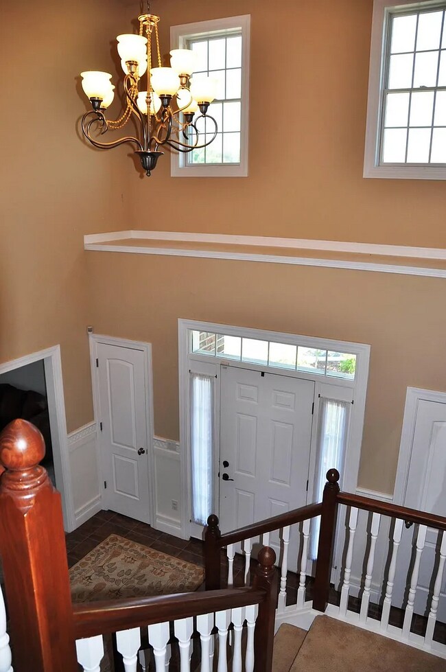 Building Photo - 4627 Sunburst Dr